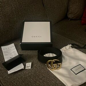 Black Leather Strap & Brass Buckle Gucci Belt (80cm/31.5cm). Belt, bag & box.